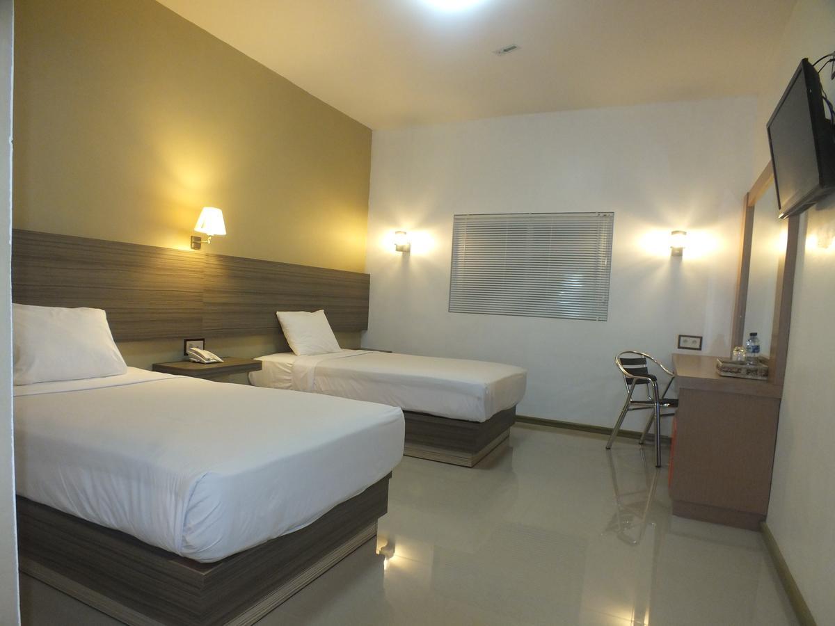 Zamrud Malioboro Hotel Yogyakarta Exterior photo